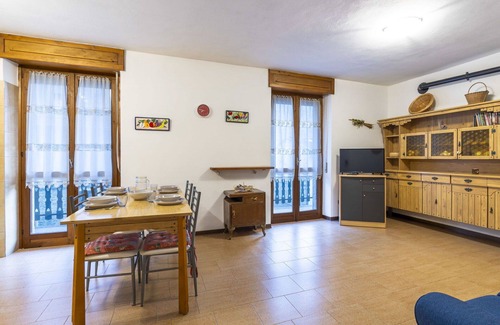 Cataeggio Apartment | Beautiful apartment for 4 guests with TV and terrace