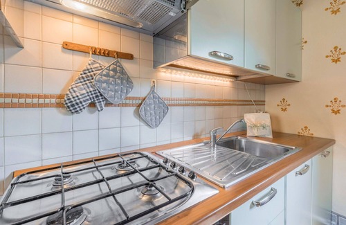 Cutigliano Apartment | Beautiful apartment for 4 people with WIFI, pool, TV and pets allowed