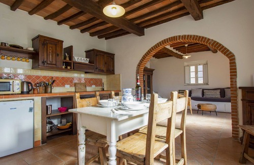 Fucecchio Apartment | Beautiful apartment for 4 guests with WIFI, A/C, pool, patio and pets allowed
