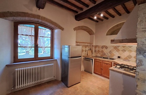 Poggibonsi Apartment | Beautiful apartment for 6 guests with pool, WIFI, A/C, TV and panoramic view, close to San Gimig.