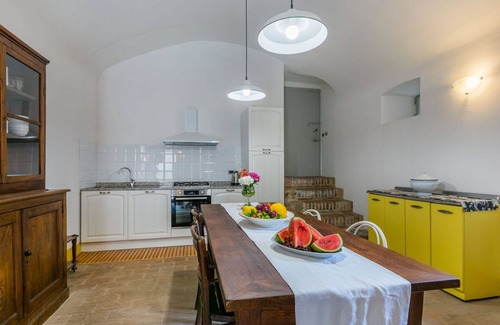 Stigliano Apartment | Beautiful apartment for 2 guests with WIFI, TV, patio, pets allowed and panoramic view