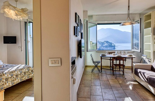 Recco Apartment | Beautiful apartment overlooking the beach and the houses of Recco.