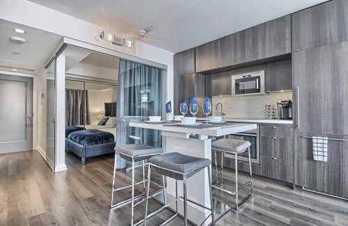 Bloor-Yorkville Apartment | Beautiful Apt. in Heart of Yorkville
