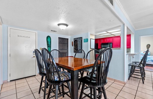 South Padre Island Condo | Beautiful Bayfront Condo with Fishing Pier, Boat Dock & Pool - Next to Louie's!