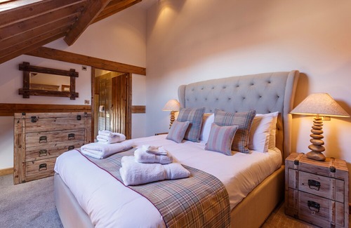 Bodham House | Beautiful Barn conversion with modern feel.
