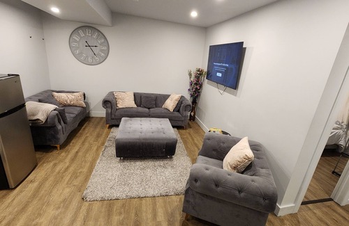 London House | Beautiful Basement in a Brandnew house
