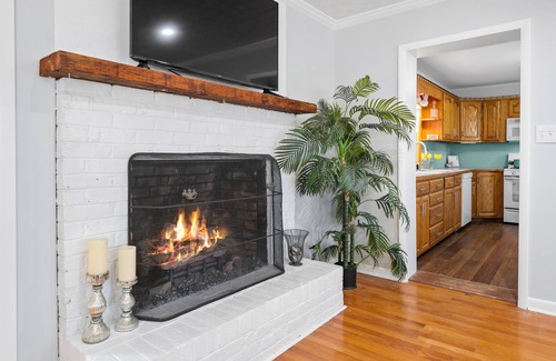 Saxis House | Beautiful Bayfront with Sanctuary Private Beach