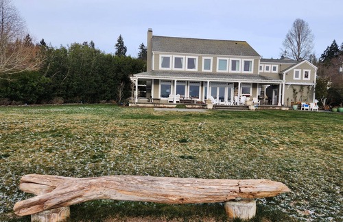 Bainbridge Island House | Beautiful beachfront home