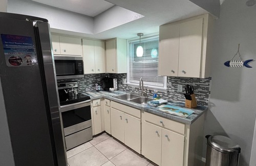Englewood Apartment | BEAUTIFUL BEACH ACCESS! DOG FRIENDLY!