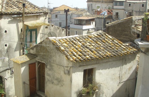 Caulonia Apartment | Beautiful beach front apartment with large private garden in a gated development