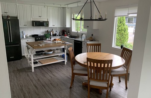 Central Okanagan House | Beautiful Beach House, Family fun!