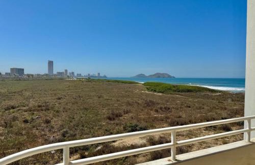 Quintas del Mar Apartment | Beautiful beachfront space and pool