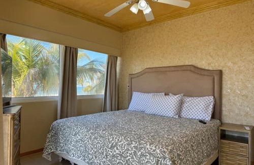 Quintas del Mar Apartment | Beautiful beachfront space and pool