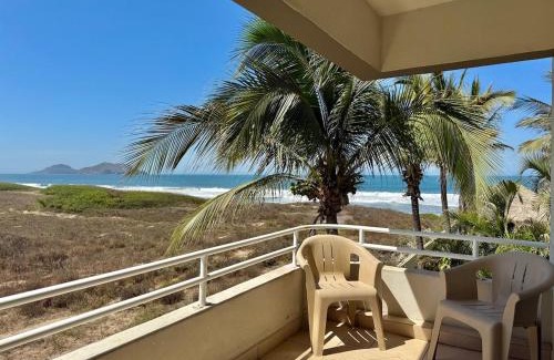 Quintas del Mar Apartment | Beautiful beachfront space and pool
