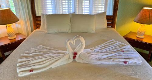Negril Villa | Beautiful Beachfront Villa With Private Pool and Bar Fully Staffed