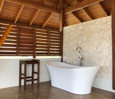 Negril Villa | Beautiful Beachfront Villa With Private Pool and Bar Fully Staffed