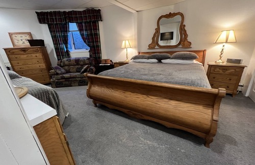Healy Bed & Breakfast | Beautiful bedroom with king and twin, private bath, max 3 with cooked breakfast