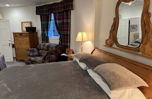 Healy Bed & Breakfast | Beautiful bedroom with king and twin, private bath, max 3 with cooked breakfast