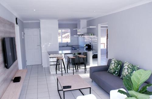 Plettenberg Bay Apartment | Beautiful Bell Rock - partial inverter