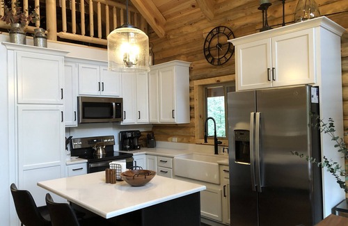 Duck Creek Village Cabin | Beautiful & Brand New Cabin in Duck Creek