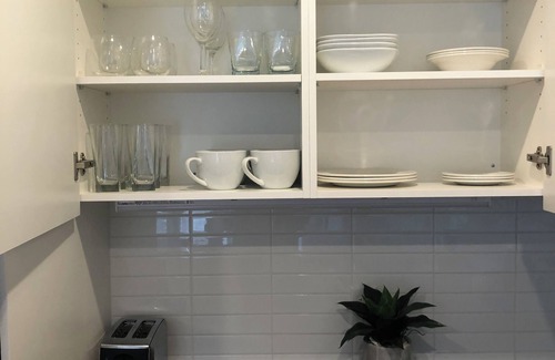 Saanich East Condo | Beautiful, bright 1-bedroom condo in central location with WiFi, AC