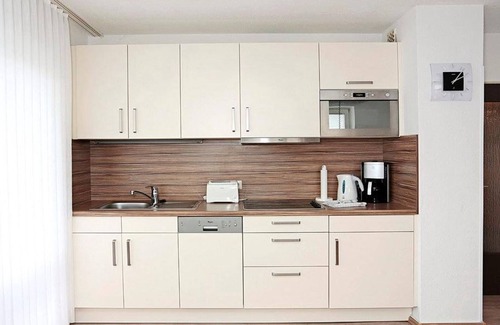 Borkum Apartment | Beautiful, bright vacation apartment in a quiet location with balcony, lighthouse view and WLAN - Holiday Residenz