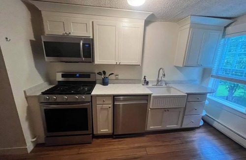 Bristol Apartment | Beautiful Bristol 2BR Apartment Right Next To The Bay