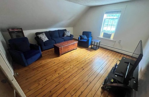 Bristol Apartment | Beautiful Bristol 2BR Apartment Right Next To The Bay