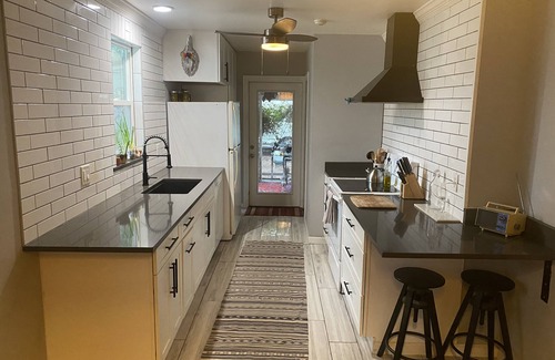 Midtown House | Beautiful bungalow 10 min to downtown 25 min to Tybee.