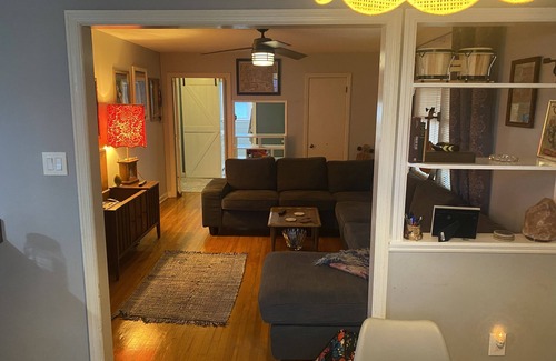 Midtown House | Beautiful bungalow 10 min to downtown 25 min to Tybee.