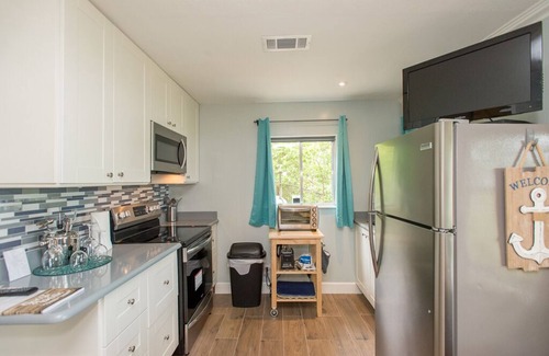 Enchanted Oaks Cabin | Beautiful Cabin for Two on Cedar Creek Lake
