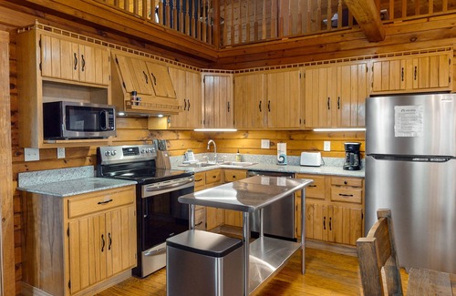 Town of Torrey Cabin | Beautiful cabin with near shoreline with firepit, lovely deck, fireplace & W/D