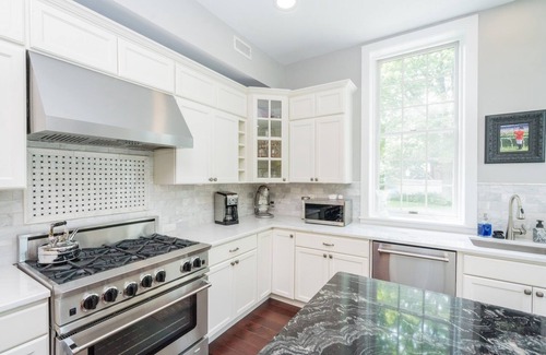Saratoga Springs House | Beautiful carriage house-perfect for entertaining, 5 minutes to track & downtown