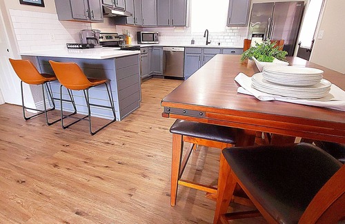 Page House | Beautiful Casita, Pet Friendly, Full RV Hookups & Boat Parking