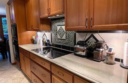 Central Tacoma Condo | Beautiful Central Tacoma 2 bd/2 ba Condo on golf course . Pet-1 medium dog ok