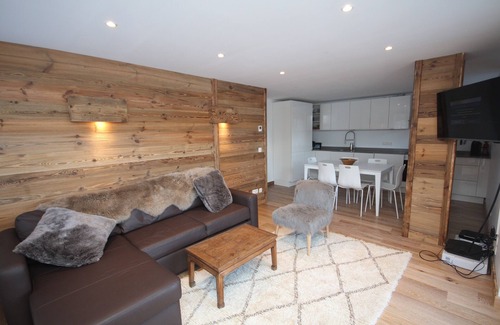 Les Carroz-d'Araches Apartment | Beautiful Chalet Apartment 1 with Covered Parking and Wifi