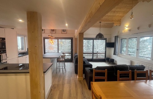 Les Carroz-d'Araches Ski Chalet | Beautiful chalet & apartment - great location close to piste, gondola and town