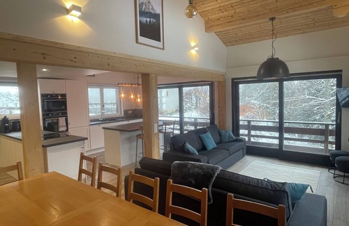 Les Carroz-d'Araches Ski Chalet | Beautiful chalet & apartment - great location close to piste, gondola and town