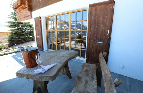 Leysin Ski Chalet | Beautiful chalet, log fires , jacuzzi and walking distance of ski lifts