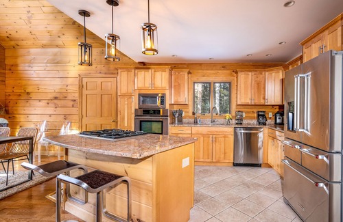 Jewett Ski Chalet | Beautiful Chalet, mins to Hunter/Windham slopes