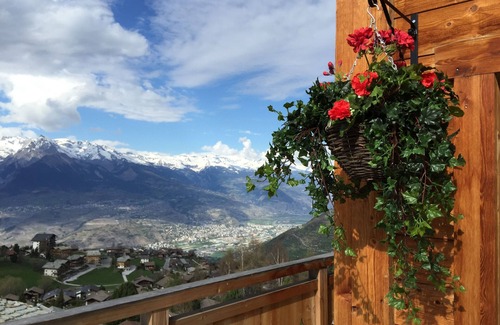 Nendaz Ski Chalet | Beautiful chalet with hot tub in heart of Nendaz, Switzerland