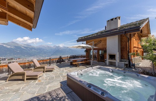 Nendaz Ski Chalet | Beautiful chalet with hot tub in heart of Nendaz, Switzerland