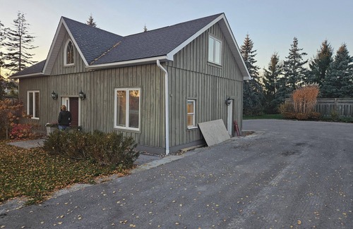 Clarington Apartment | Beautiful, clean, cozy and very convenient studio apartment in Bowmanville