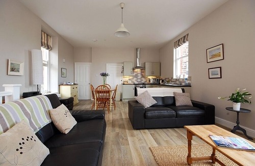 Alnmouth Cottage | Beautiful Coastal Cottage with stunning estuary views