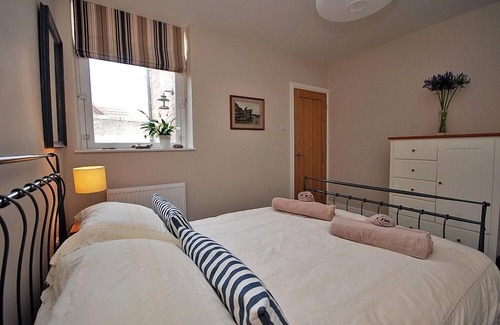 Alnmouth Cottage | Beautiful Coastal Cottage with stunning estuary views