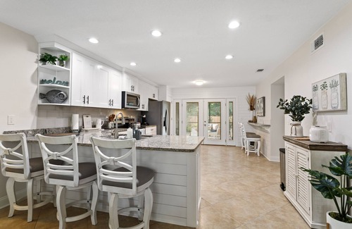 Isle of Palms House | Beautiful Coastal Home near Mayo Clinic. Pet Friendly!