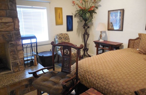Mineola House | Beautiful, Comfortable, Private Guest Suites