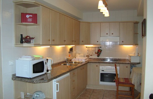 Nerja City Centre Apartment | Beautiful complete apartment with Private Patio & shared Roof Terrace
