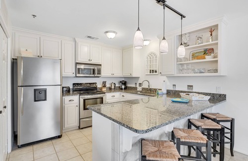 Gulf Place Condo | Beautiful condo with balcony view, community pools & hot tub