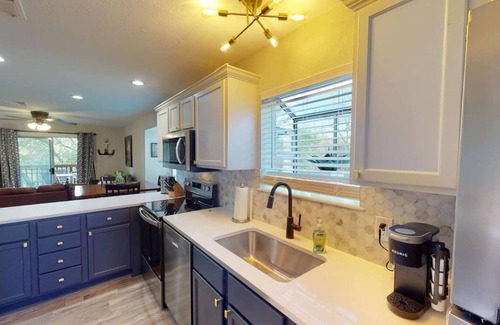 Indian Point Condo | Beautiful Condo, Steps from Table Rock Lake & Silver Dollar City